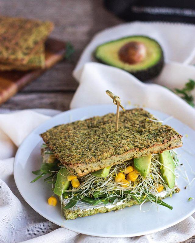 @ dollyandoatmeal : Hasta aquellos que no son fan de la comida verde, desearán probar sus platos algún que otro día. Lindsey Silverman te trasladará con sus recetas a un universo totalmente sano.