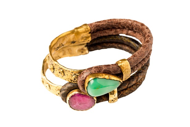 Pulsera tribal llauto de piedra natural. Marca Pia. (C.P.V).