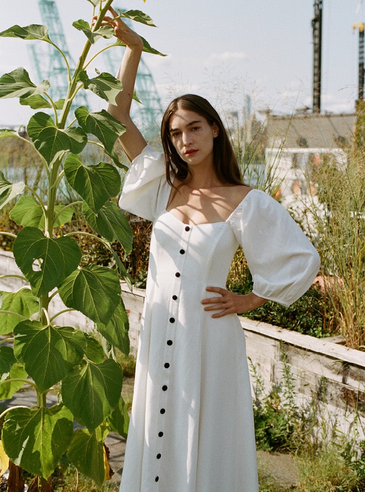 ¿Te imaginas qué fotos tan bonitas te podrías hacer para Instagram con este vestido? Aunque si te parece demasiado campestre, sigue bajando, que hay más opciones.