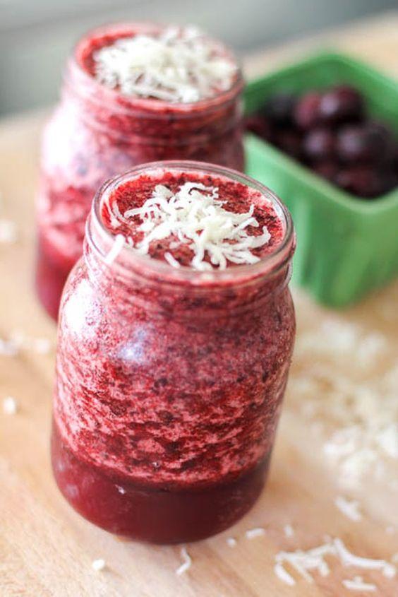 Fresas, cerezas, jengibre y coco rallado.