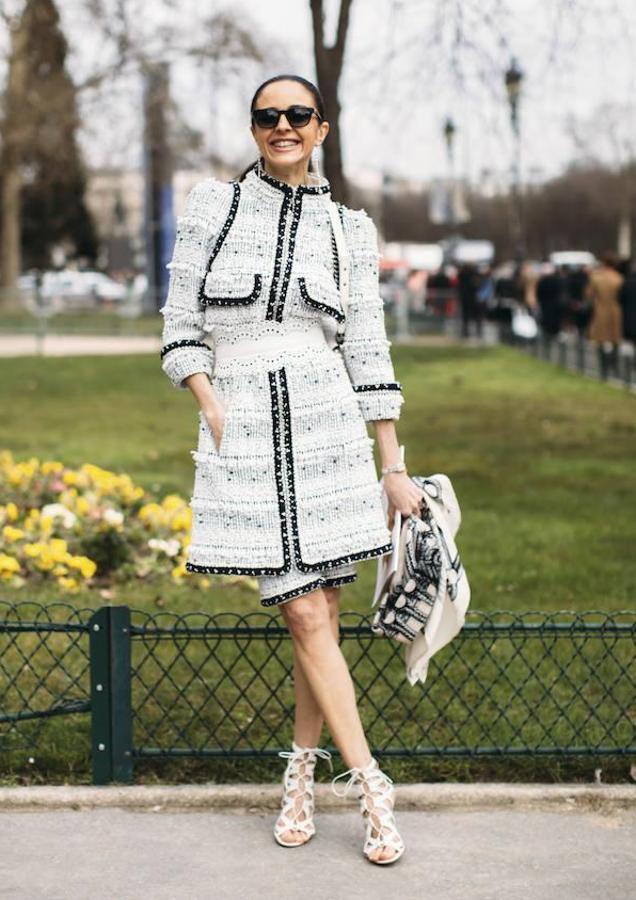Un traje de tweed. Y si es de Chanel, como este, mejor que mejor.