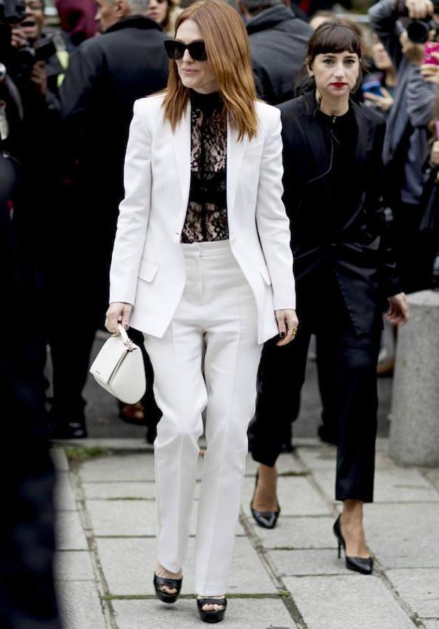 Un traje pantalón blanco. ¡Imprescindible!