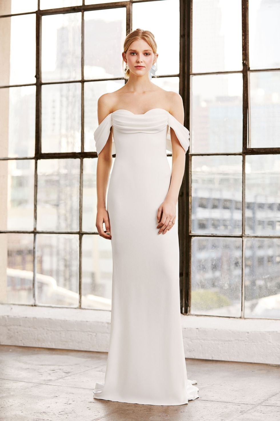 En su colección vimos perfectamente cubiertas todas las necesidades de diseño de las novias, especialmente ese primer vestido romántico y de espíritu idealista y el segundo, mucho más enfocado a la celebración nocturna. Todo con el estilo proverbial de Shoji, preciso y lleno de armonía.