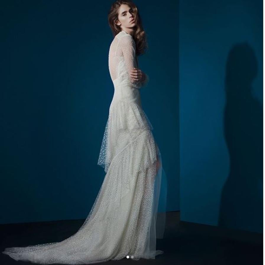 La diseñadora española viste cada año a decenas de novias en su taller de Barcelona. Con vestidos tan bonitos como este, con el sello 100% Helbig.