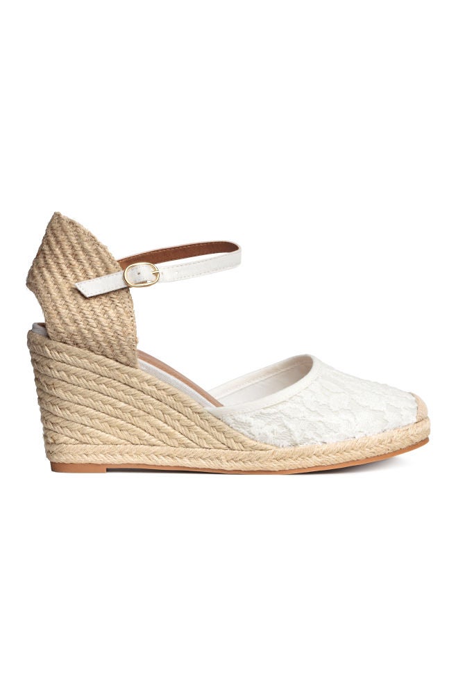 Sandalias con tacón de cuña: 20,99 euros.