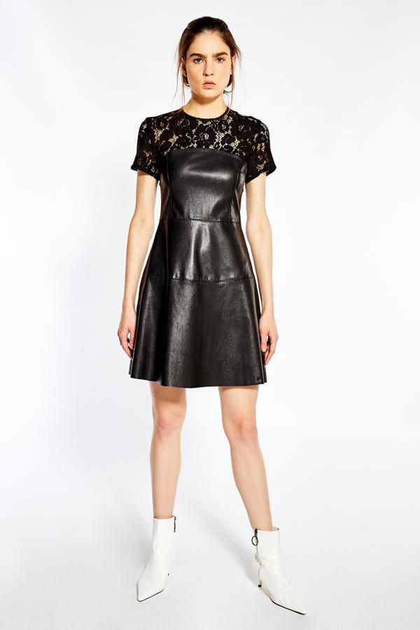 Vestido de polipiel de Sfera: 27,95 euros.