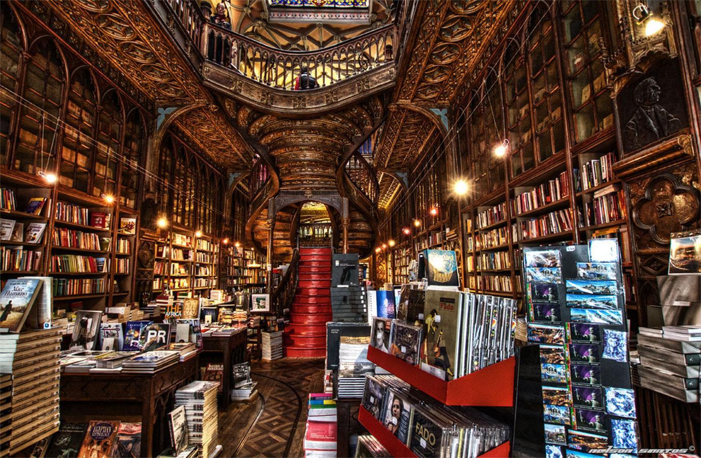 Lello e Irmao (o, lo que es lo mismo, la librería de 'Harry Potter'), en la Rua das Carmelitas, 144, de Oporto.