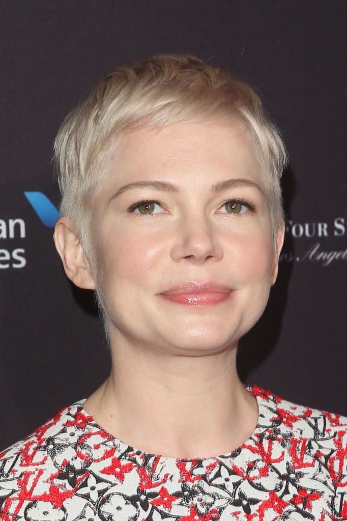 Michelle Williams con un corte de pelo pixie en 2018.
