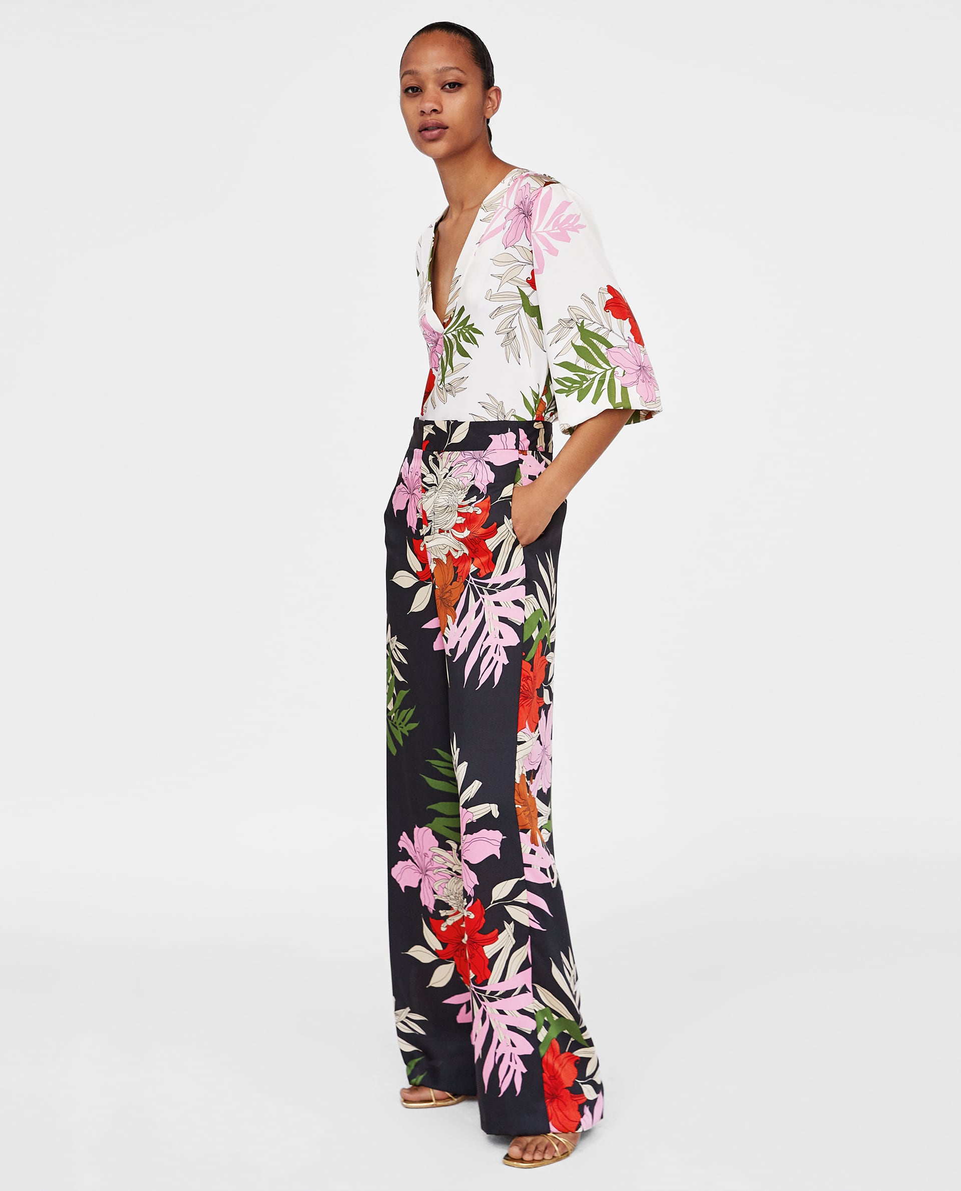 ¿Puede haber algo más primaveral que las flores? Combina estampados tan llamativos como estos sin miedo, porque el resultado es perfecto. (Precio: pantalón, 29.95 y body, 22.95 euros).