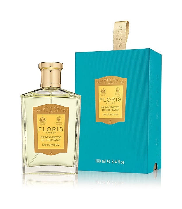 Galería. En las notas de salida destacan la bergamota y la mandarina; el corazón entrelaza té verde, azahar, jengibre y vainilla y el fondo deja una delicada estela de ámbar, especias y maderas. (174€, 100 ml). Pincha en la imagen para ver otros 10 perfumes que huelen a limpio.