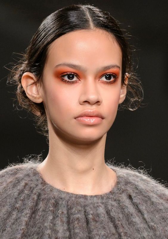 Otra opción es sombrearlo a la manera tradicional, haciendo un claroscuro.