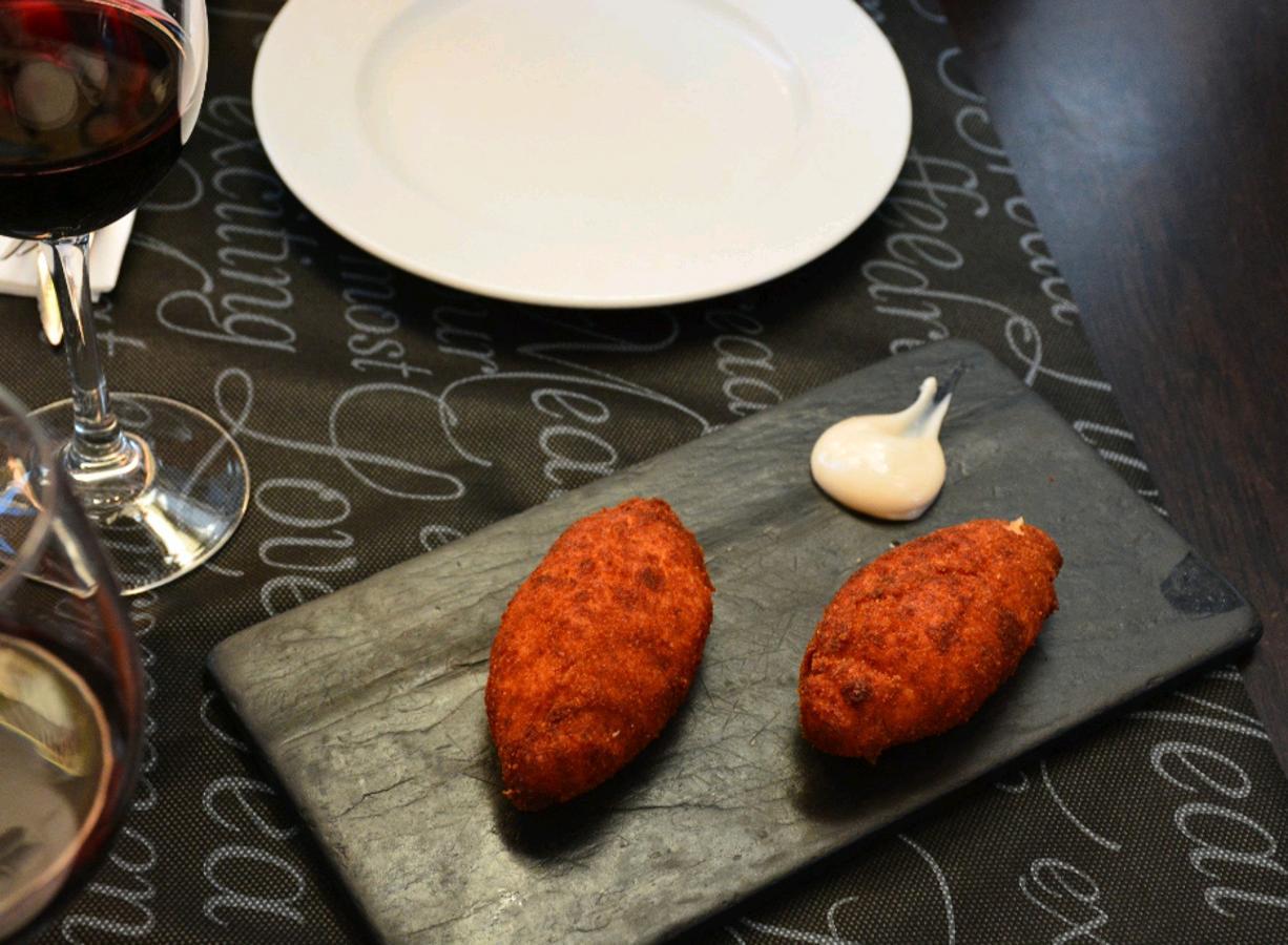 Si te faltan motivos para descubrir Huesca (que también existe, como Teruel, y ambas merecen mucho la pena), te damos uno más: probar las croquetas del Da Vinci, en la Calle Padre Huesca, 13.