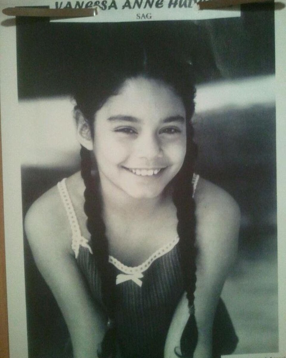 Saltó a la fama como estrella de “High School Musical”, en 2006: tenía 18 años. Sin embargo, estaban trabajando desde los 8 años en teatro musical, anuncios de televisión y también programas. Fue una niña prodigio en toda regla a la que posar le salía de manera natural.