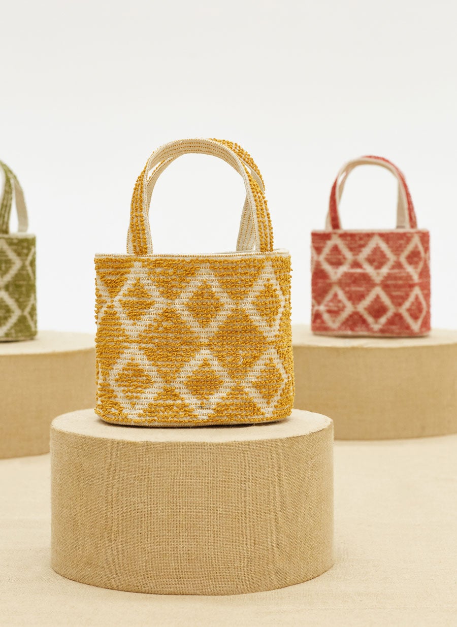 Capazo de rombos de Uterqüe: 59 euros.