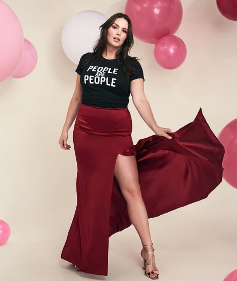 Candice Huffine fue la primera top model de tallas grandes en aparecer en el calendario Pirelli. Ella defiende su cuerpo y asegura que su talla 48 la hace igual que las demás.