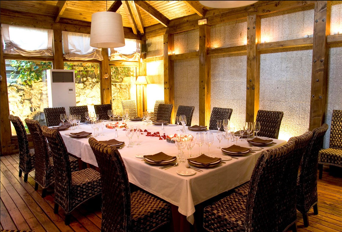 La Casita de Torrelodones  es un restaurante acogedor, con salones privados, ambiente rústico y cocina creativa llena de sabor bajo la batuta del chef David Cobos. Nos encanta el menú especial que han preparado para el Día de la Madre. Lo que más te gustará: el steak tartar (te lo preparan en la mesa) y los huevos parmentier trufados.