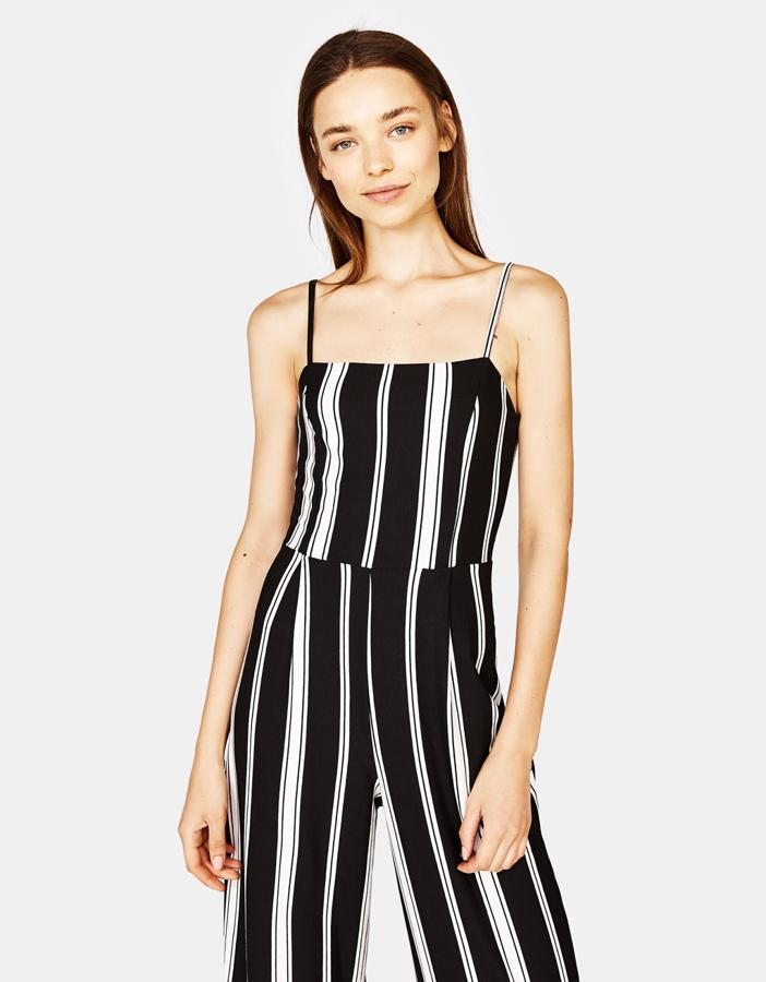 Mono largo de rayas de Bershka: 17,99 euros.
