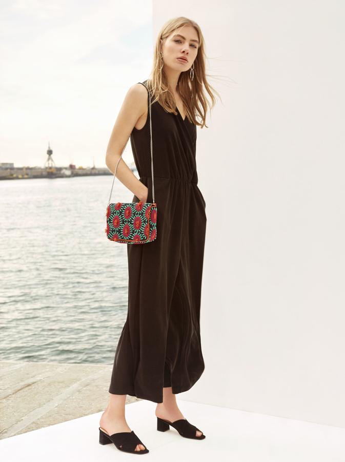 Mono de Parfois, disponible en azul: 25,99 euros.