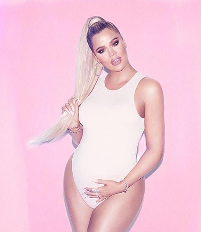 La hermana de Kim Kardashian se le ha juntado el momento más feliz de su vida con el más complicado también. Khloe dio la bienvenida a True Thompson mientras salían a la luz unas imágenes de su pareja, Tristan Thompson siéndole infiel con una mujer.