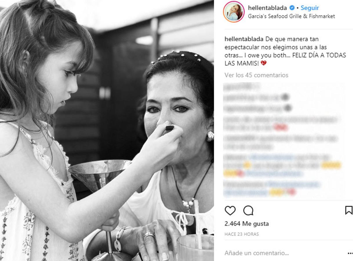 Elena Tablada felicita a todas las madres y a la suya con esta tierna fotografía de ambas.