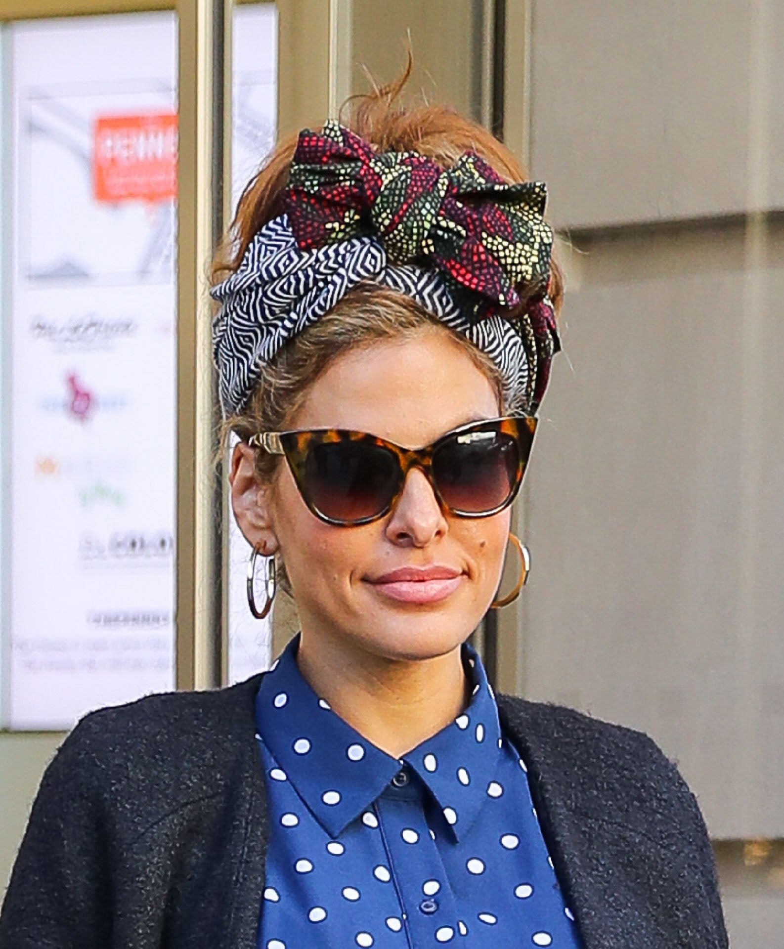 A Eva Mendes le encantan los pañuelos y este año lo ha llevado en forma de turbante con un recogido alto. Un peinado solo apto para atrevidas.