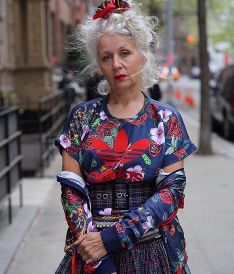 Esta australiana empezó a adentrarse en el mundo de las redes sociales para promocionar su marca de joyas. Actualmente cuenta con más de 168 mil seguidores en Instagram.