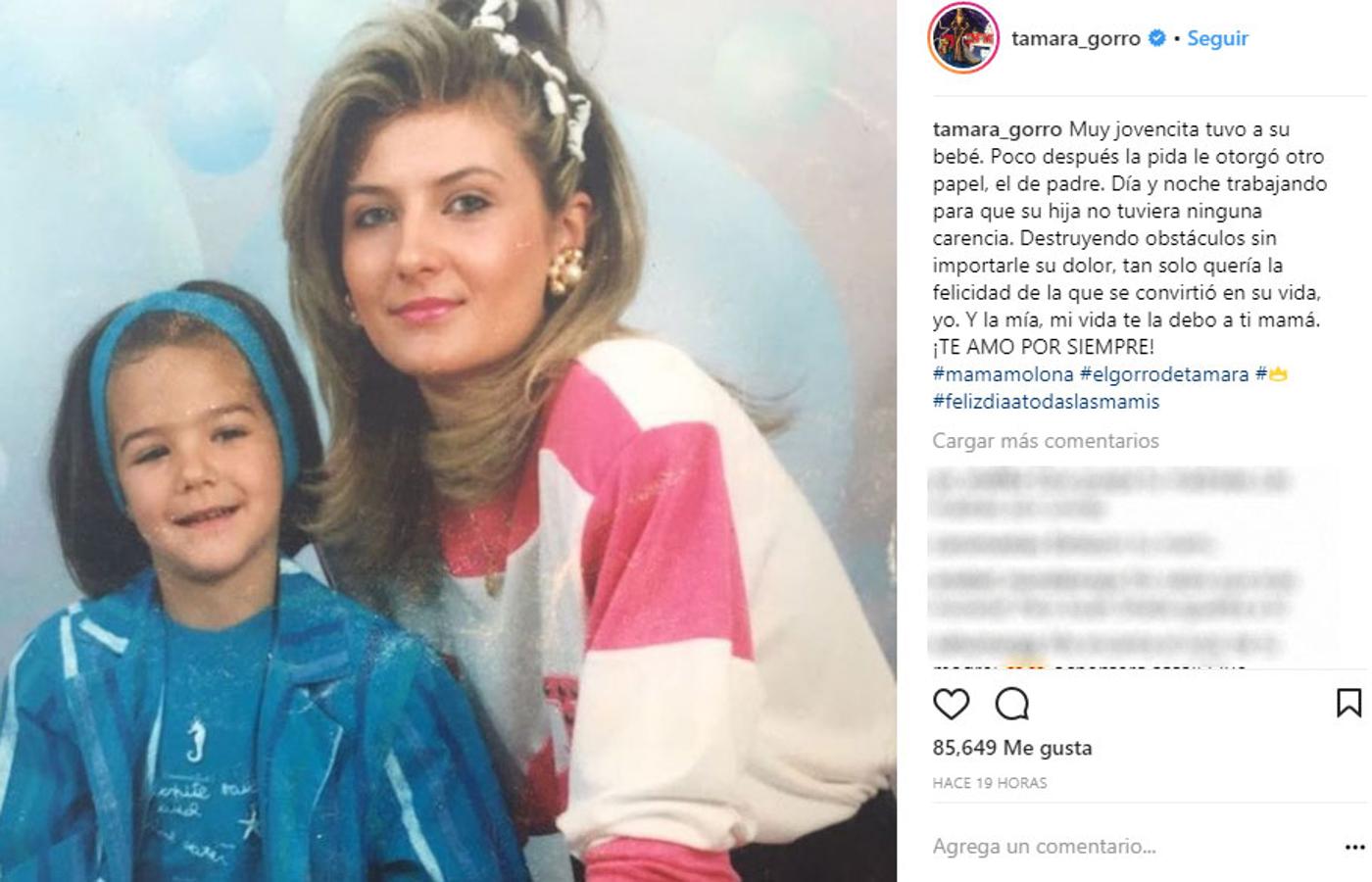 "Destruyendo obstáculos sin importarle su dolor, tan solo quería la felicidad de la que se convirtió en su vida, yo. Y la mía, mi vida te la debo a ti mamá"; le dedica Tamara Gorro a su madre en esta bonita fotografía de ambas.