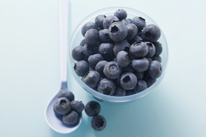 Fuente natural de polifenoles, vitaminas E, C, hierro y magnesio. Tu sistema inmunológico te lo agradecerá si añades estos frutos a tu dieta.