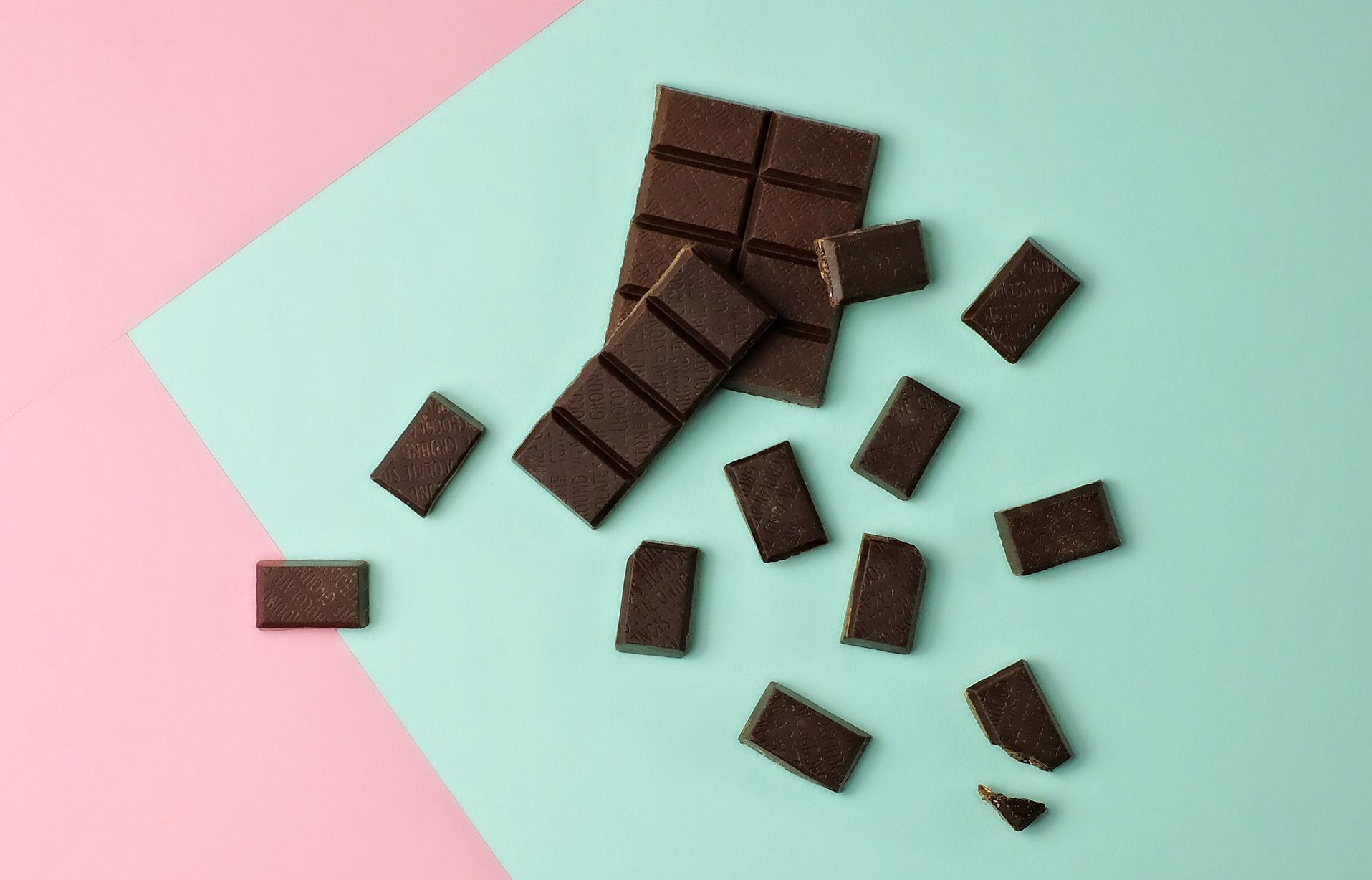 La cantidad de probióticos del chocolcate negro es cuatro veces mayor que la de cualquier lácteo. Las bacterias que se alimentan de él, crecen y fermentan dando lugar a compontentes antiinflamatorios.