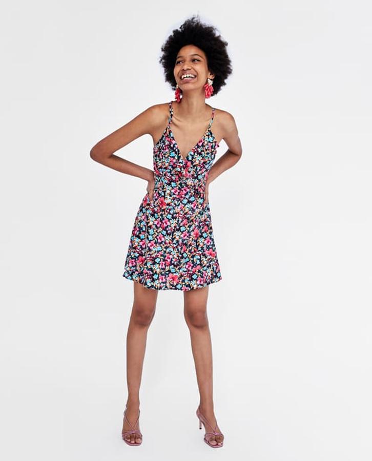 Minivestido estampado de lazos, 25,95 euros.