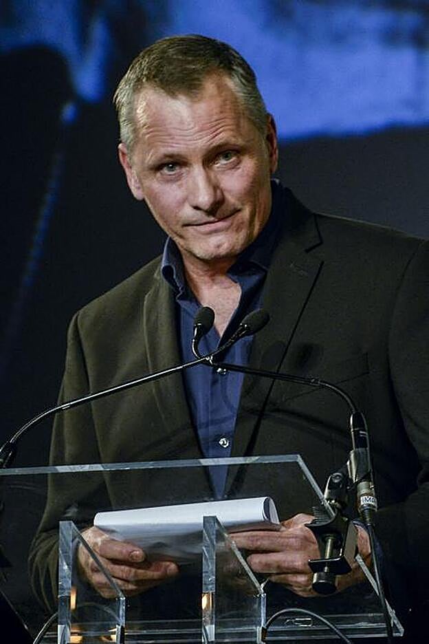 Viggo Mortensen se hace socio de Òmnium Cultural.
