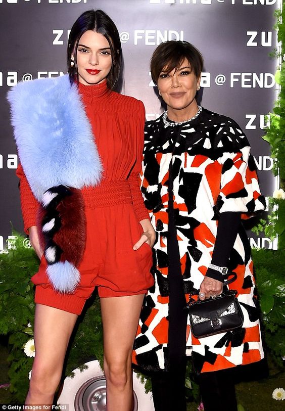 Conforme van transcurriendo los años, más vamos comprobando que Kendall es la auténtica heredera del físico (y del cerebral carácter) de su madre, Kris Jenner.