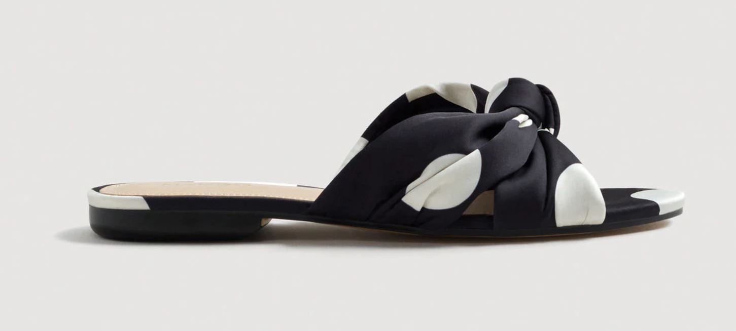 Sandalias con lunares de Mango: 19,99 euros.