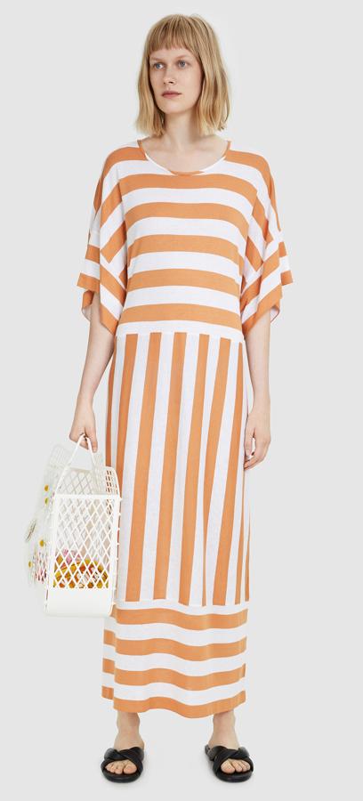 Vestido largo de punto con rayas de Bimba y Lola: 105 euros.