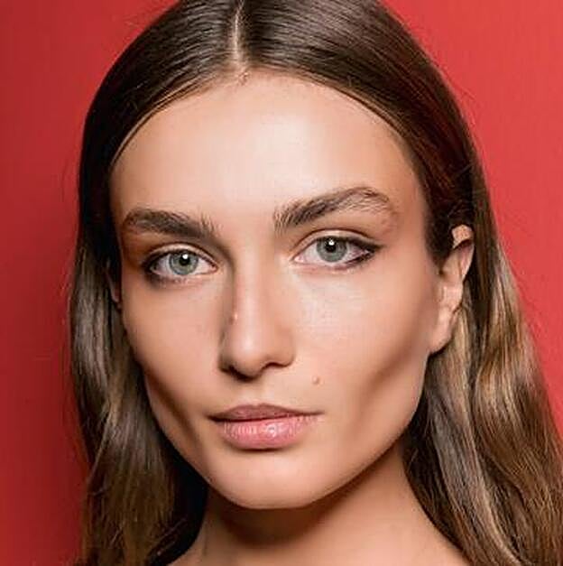 20 famosas marcan estilo con la raya en el pelo. ¿Quiénes son? ¡Haz clic en la imagen!