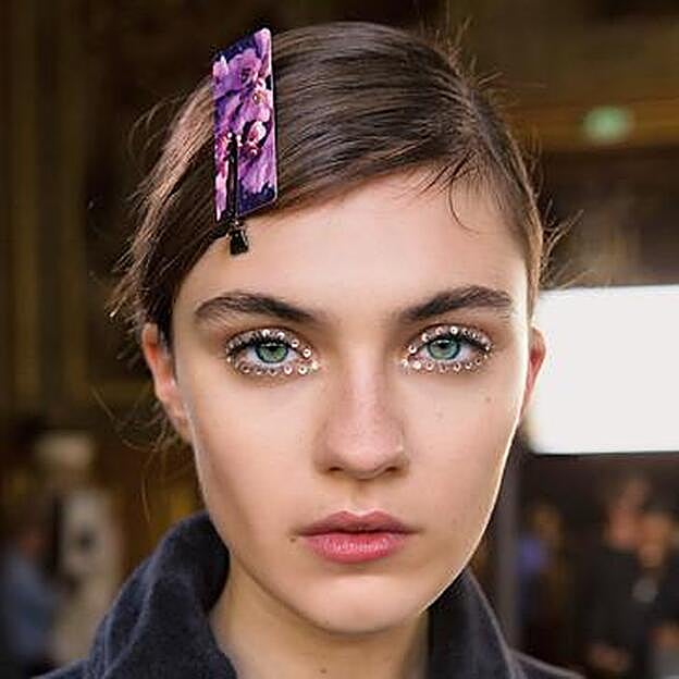 ¡Las famosas se cambian la raya del pelo! Haz clic en la imagen