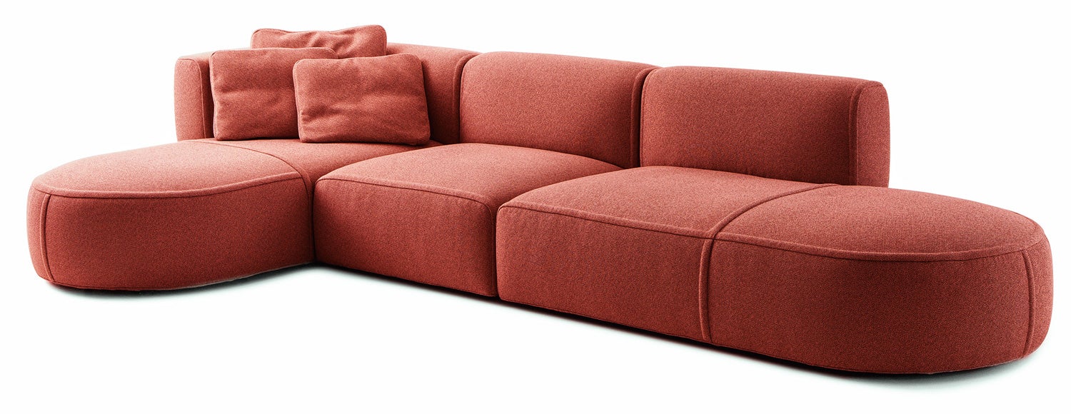 La asturiana Patricia Urquiola ha sorprendido en la feria de Milán con piezas como el sofá Bowy, concebido como esculturas que puedes unir.