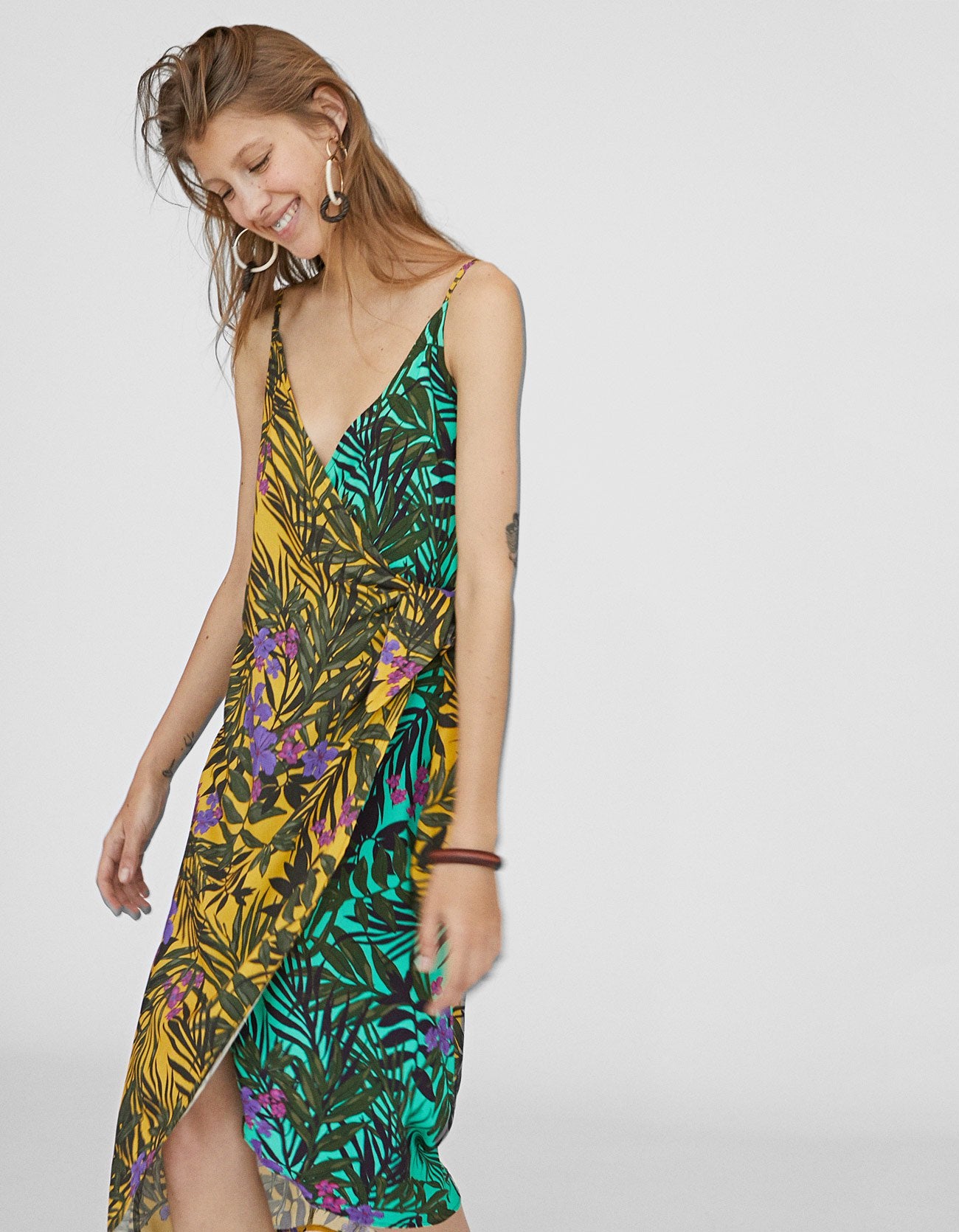 Un estampado muy tropical para triunfar en tus próximas vacaciones. (29,99 euros).