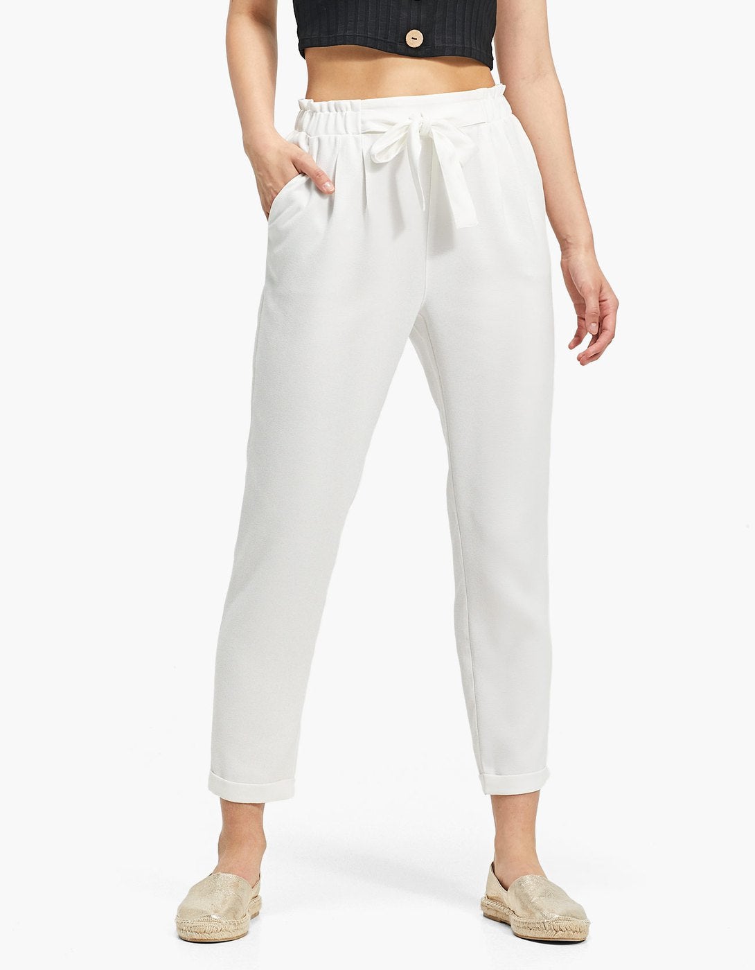 Pantalones fluidos de Stradivarius: 19,99 euros.