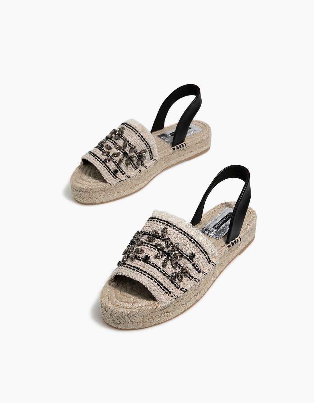 Alpargatas con plataforma de Stradivarius: 35,99 euros.