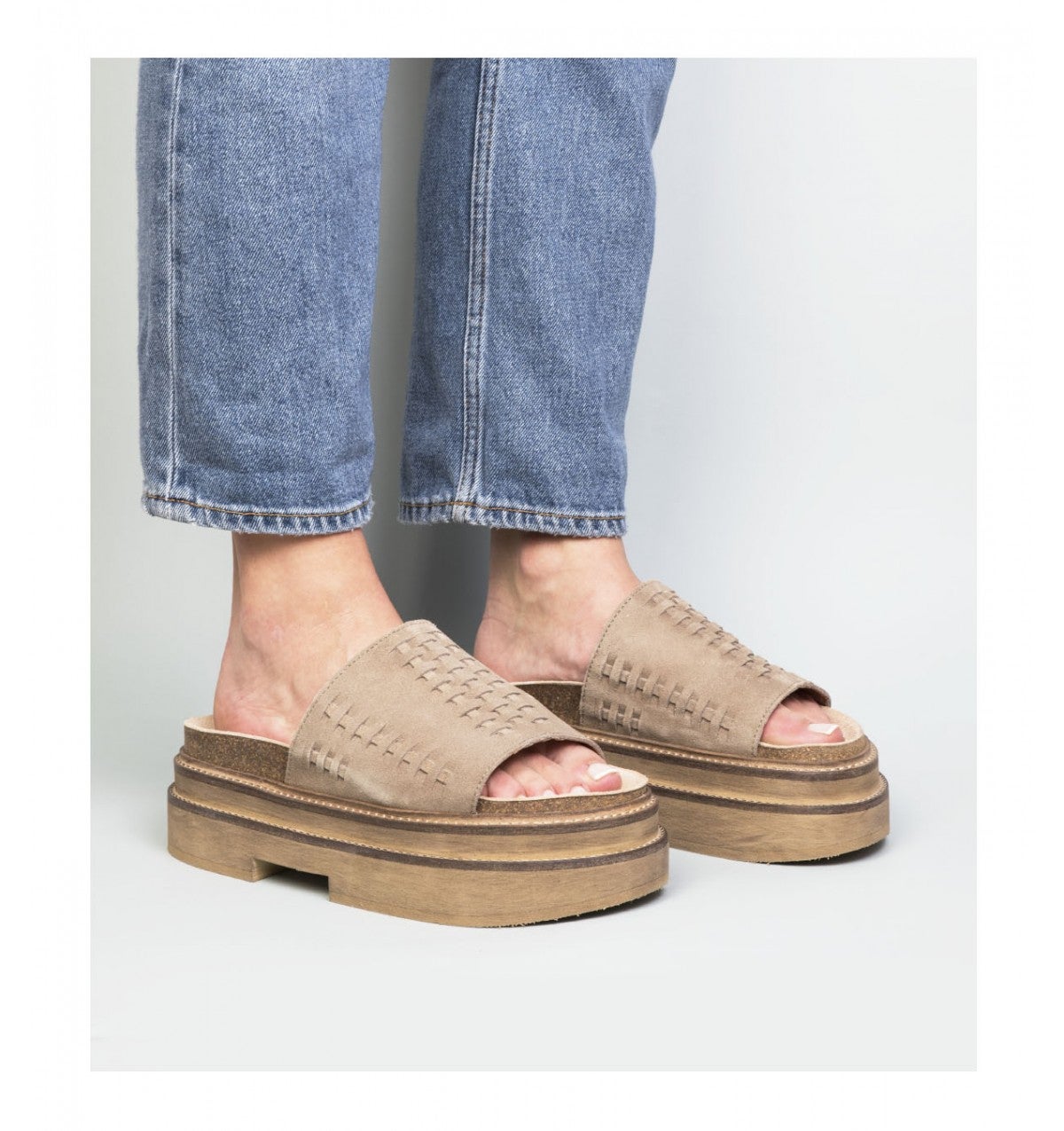 Sandalia con plataforma de Aurevoircinderella: 90 euros.