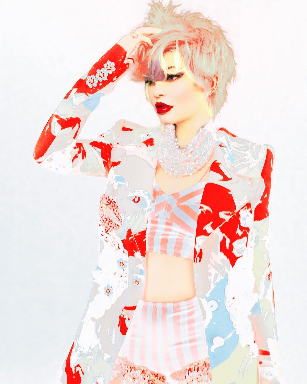 La revista “Paper” logró sacar a Kylie totalmente de sus casillas con este 'look' platino totalmente 'glam'.