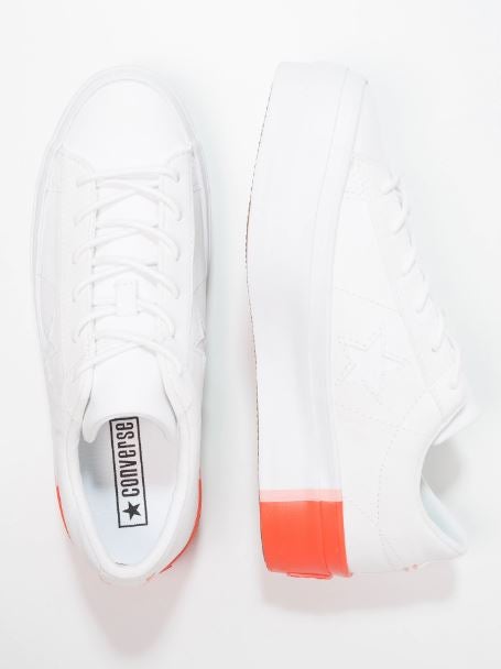 Converse. One Star Platform. El detalle naranja de la suela actualiza un diseño favorecedoramente neutral. Precio: 84,95€