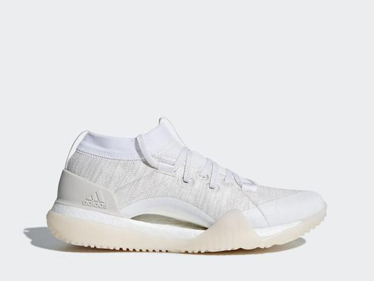 Fotos: 10 zapatillas blancas que van con absolutamente todo