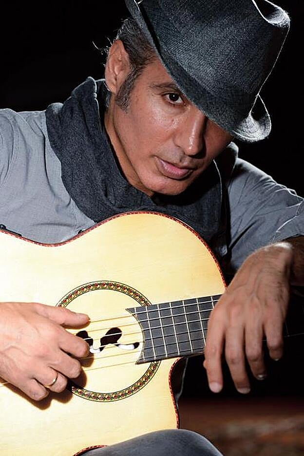 Pitingo posa para la revista 'Corazón'.