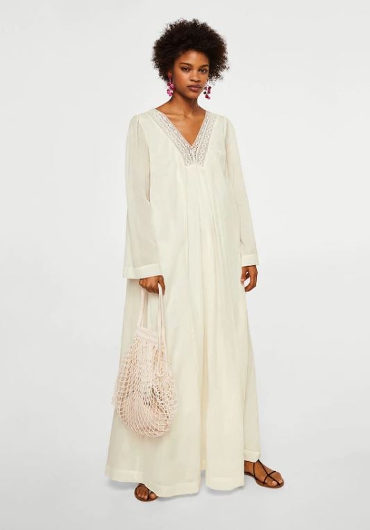 Una versión regia, de Mango. El diseño acampanado y los calados hacen de este diseño algo especial. Nos remite directamente el folclore marroquí sin pasar por el pop. Precio: 59,99€