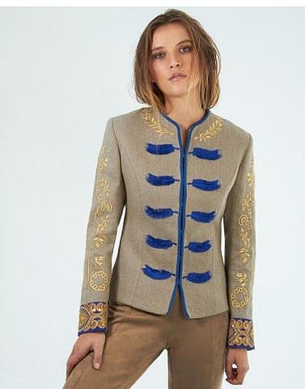 Chaqueta Anastasiade tipo levita miliitar, 280 euros.