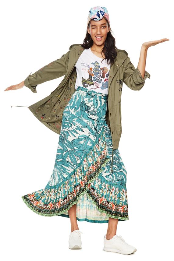 Muchos marcas recurren a los estampados para sus propuestas de primavera-verano 2018 . Los diseños florales, una vez más, serán los que más veamos. Precio: 140 euros.