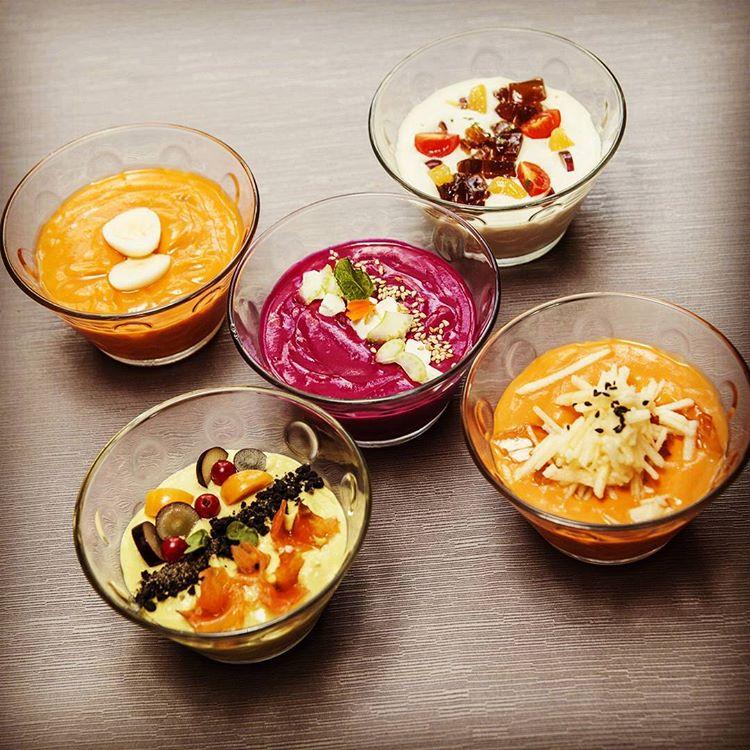 En Garum (Calle San Fernando, 122, Córdoba) combinan los productos de una huerta propia con la tradición cordobesa y un emplazamiento único en la judería con vistas al Guadalquivir.