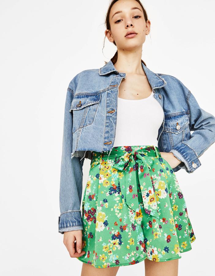 Short de lazo con estampado floral verde, 19,99 euros.